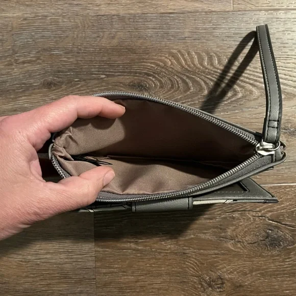 Relic wallet/wristlet - Picture 9 of 10